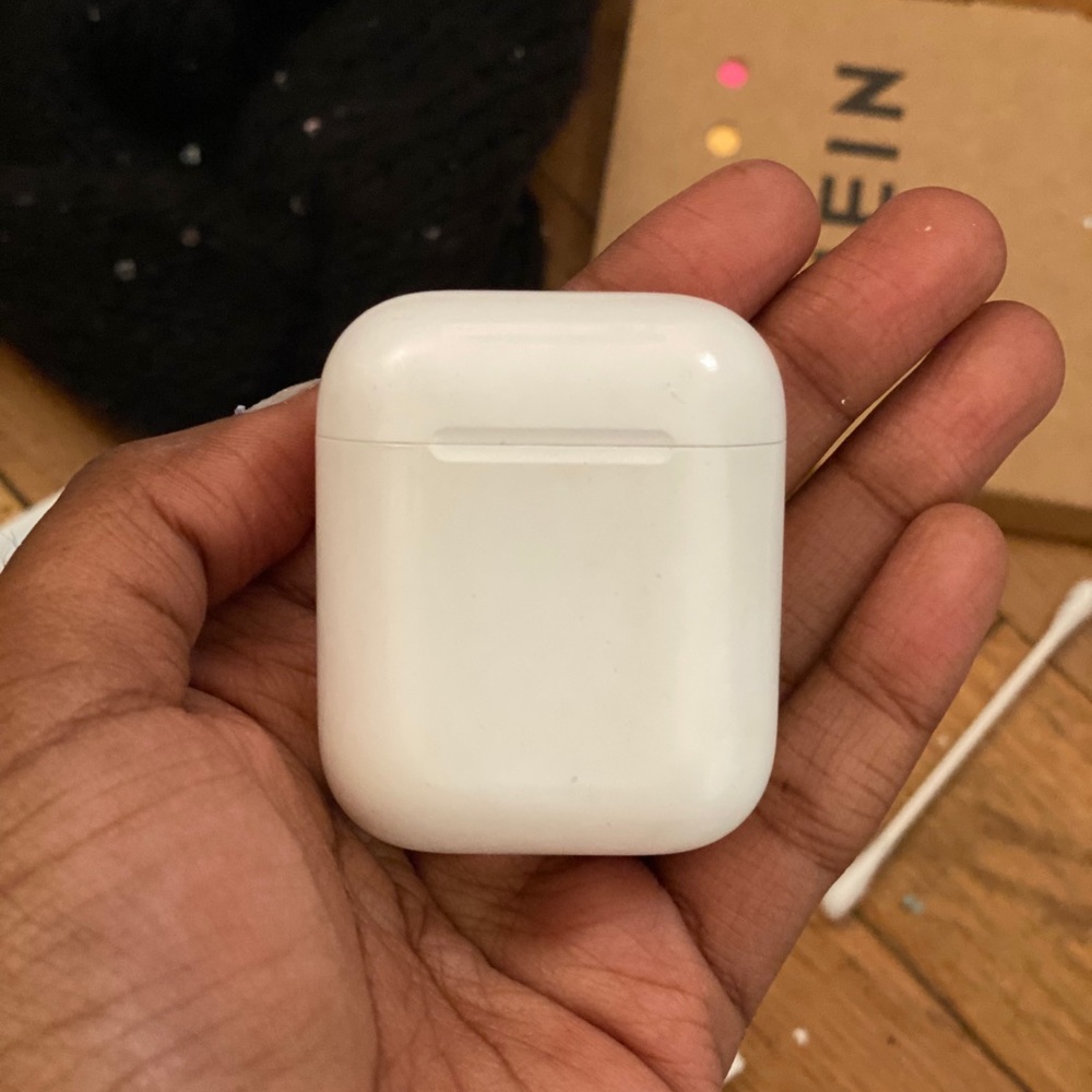 AirPods CASE ONLY ( 2nd generation)